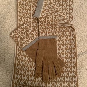 Michael Kors Scraf and glove set!